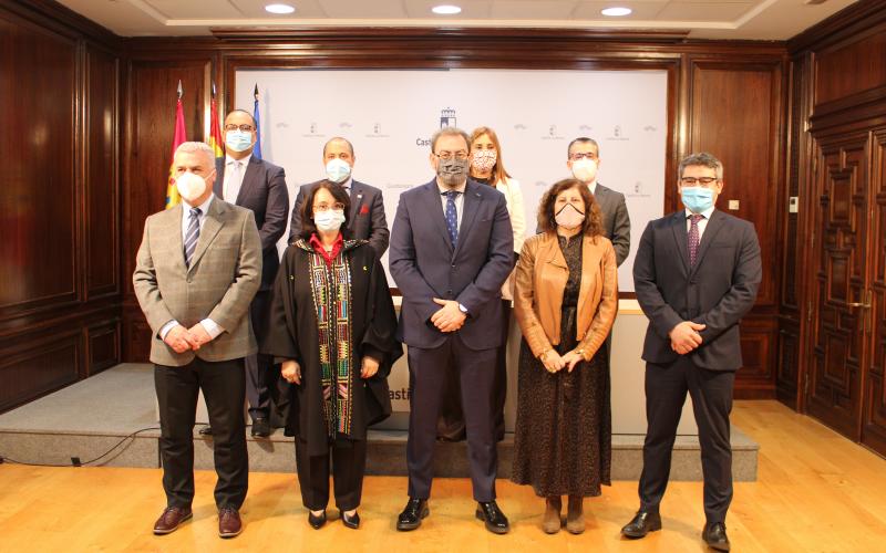 La embajadora de T�nez en Espa�a visita la oficina Impulsa Guadalajara