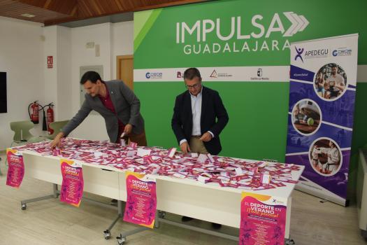 La Asociaci�n Provincial de Empresarios de Servicios de la Actividad F�sica y el Deporte de Guadalajara realiza el sorteo de los cheques de su campa�a 