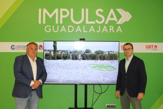 El alcalde de Horche, Manuel Salvador Ruiz visita la oficina Impulsa Guadalajara