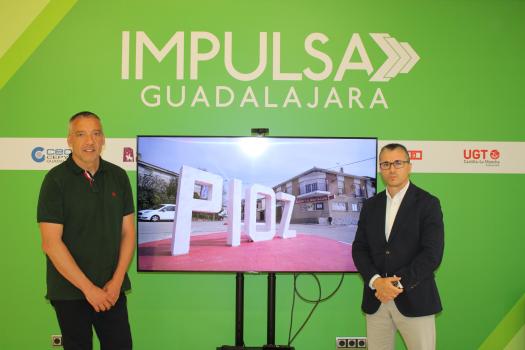 El alcalde de Pioz destaca los atractivos tur�sticos y empresariales del municipio durante su visita a la oficina Impulsa Guadalajara