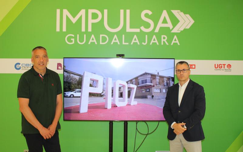 El alcalde de Pioz destaca los atractivos tur�sticos y empresariales del municipio durante su visita a la oficina Impulsa Guadalajara