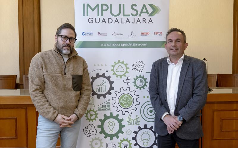 Brihuega destaca su potencial tur�stico y la variedad de servicios en una reuni�n de trabajo mantenida con Impulsa Guadalajara