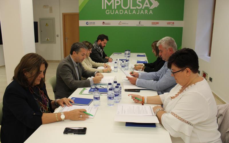 La comisi�n de seguimiento de Impulsa Guadalajara se re�ne para analizar las acciones realizadas y preparar el �ltimo trimestre del a�o
