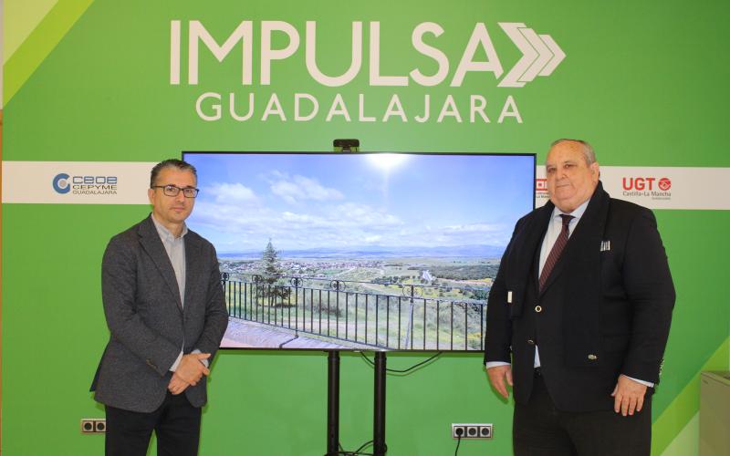 El alcalde de El Casar destaca su crecimiento y calidad de vida como pilares para atraer inversi�n durante su visita a la oficina Impulsa Guadalajara
