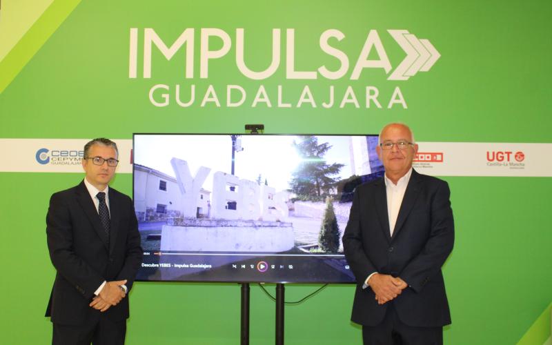 El alcalde de Yebes destaca durante su visita a la oficina Impulsa Guadalajara la nueva etapa de crecimiento del municipio con el proyecto de “Nueva Valdeluz”